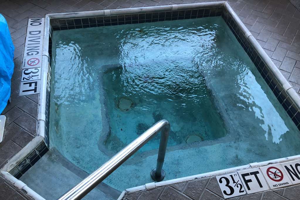 伊克诺旅馆套房酒店 麦金尼 设施 照片